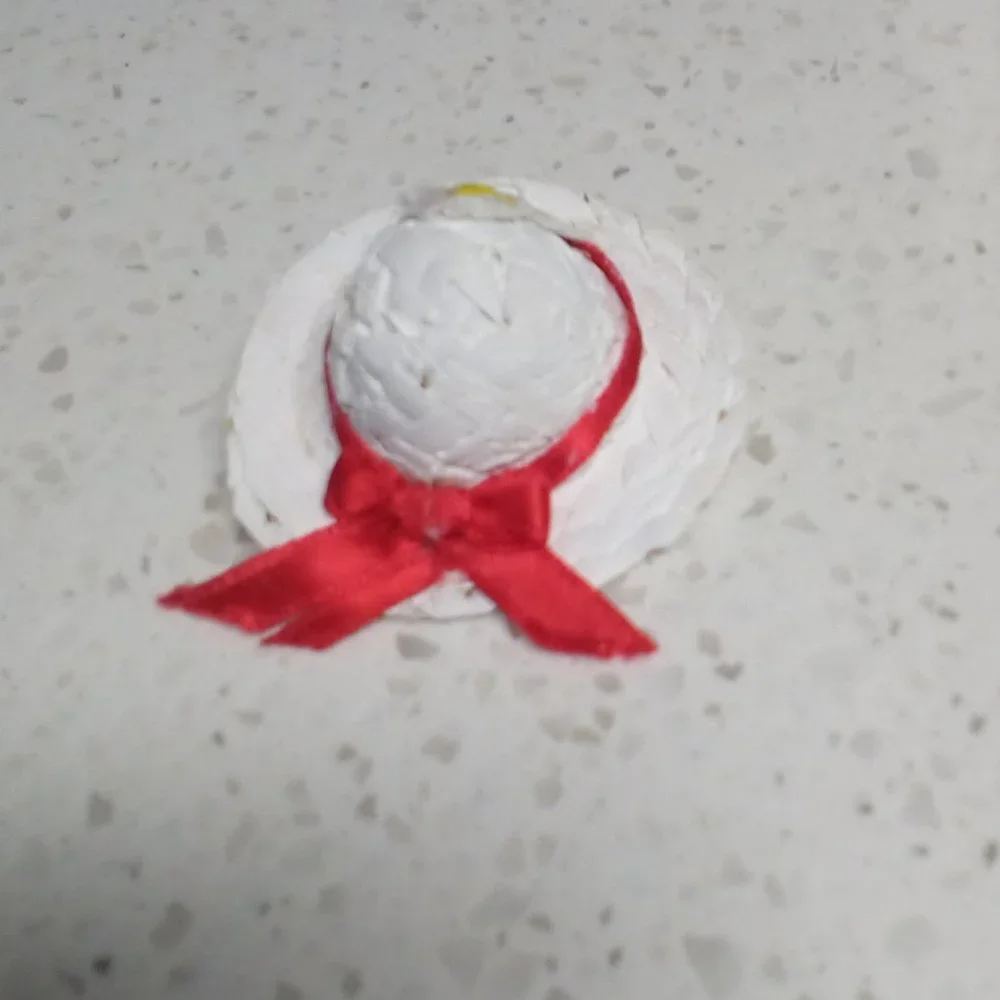 EUC VINTAGE WHITE STRAW HAT BROOCH